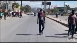 Lapolis gaye manifestan travayè endistri sou tretans yo t ap fè pou mande ogmantasyon salè Renan Toussaint