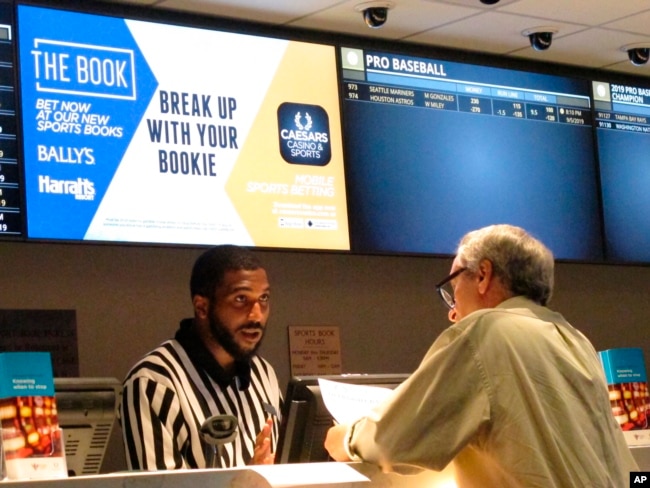 A gambler makes a sports bet at Bally's casino in Atlantic City N.J., Sept. 5, 2019. (AP Photo/Wayne Parry, File)