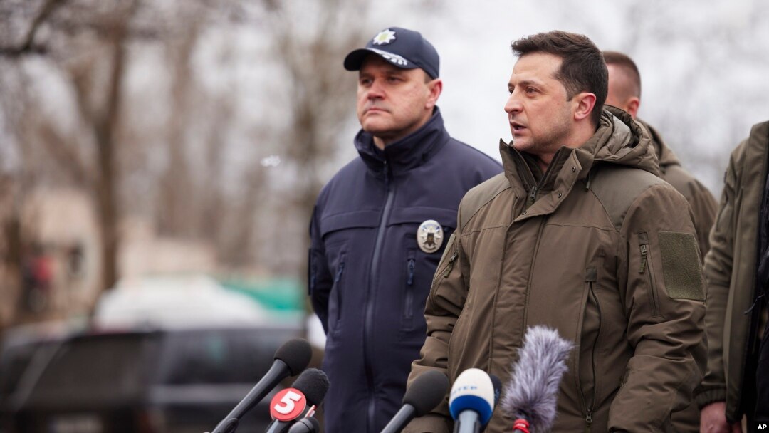Arhiva - Predsednik Ukrajine Volodimir Zelenski tokom konferencije u Hersonu, Ukrajina, 12. februara 2021, na fotografiji koju je objavila njegova kancelarija.