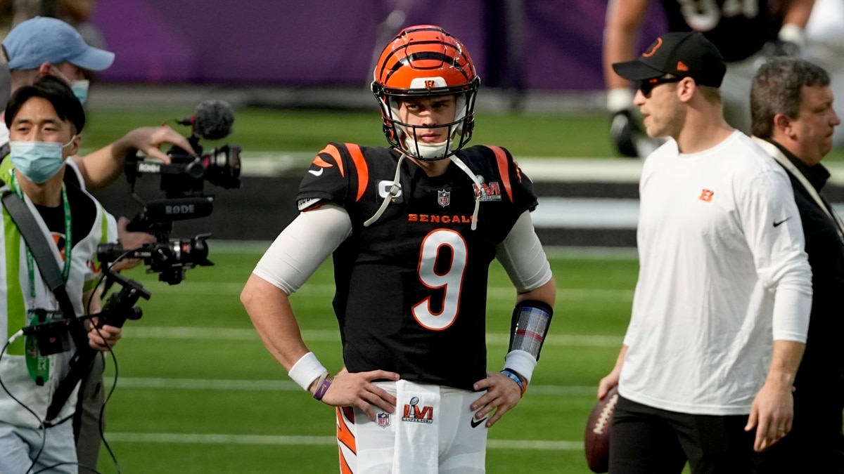 Cincinnati Bengals quarterback Joe Burrow looks for a Hollywood