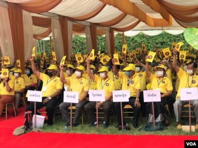 Qiz katta sikni soradi