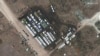Satelitski snimak ruskih trupa i opreme u vazduhoplovnoj bazi na Krimu (Foto: Maxar Technologies/Handout via REUTERS)