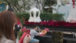 Թաիլանդի սիրահարները հավաքվում են հինդու Տրիմուտրի սրբավայրում