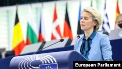 Урсула фон дер Ляйен на встрече Европарламента в Страсбурге говорит о европейской безопасности и военной угрозе России Украине, 16 февраля 2022 г. 