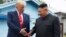 Foto Achiv: Prezidan Donald Trump bay lanmen ak lid Kore di No a Kim Jong Un, 30 Jyen 2019.