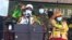 UMongameli Emmerson Mnangagwa lomkakhe emhlanganweni wokukhankasela ukhetho oluzayo.