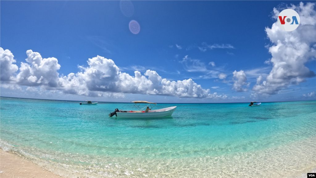 El Archipiélago de Los Roques, una colección de islas de cristalinas aguas, bancos de arena blanca y arrecifes coralinos en el Mar Caribe venezolano.&nbsp;