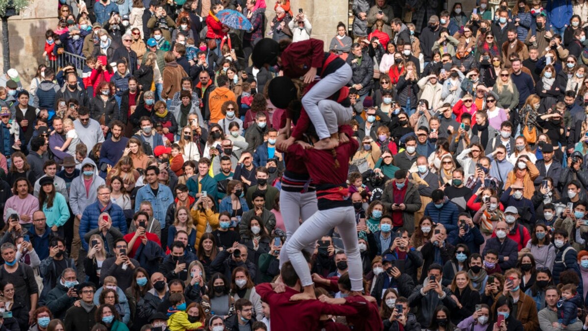 With COVID Rules Eased, Barcelona Embraces Festival's Return - Vimarsana News