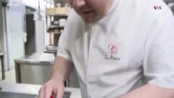 Ֆրանսիացի ֆերմերը, որպես Վալենտինի հյուրասիրություն, առաջարկում է սրտաձև ոստրեներ