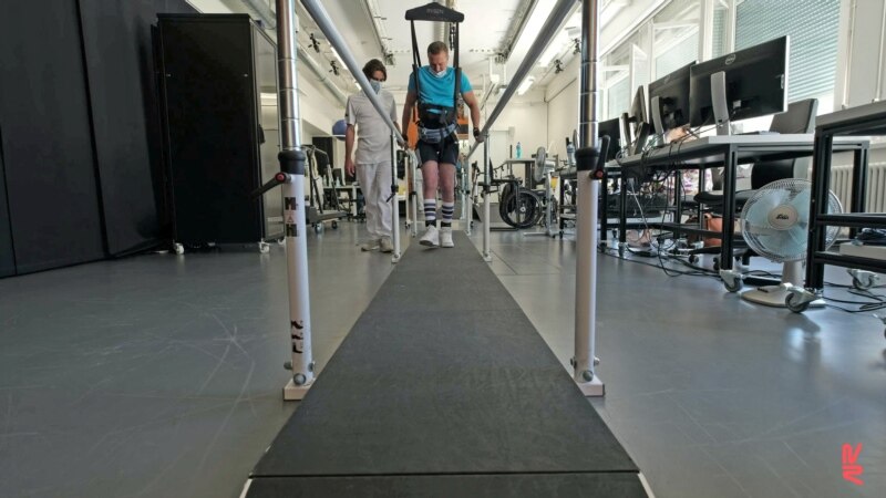 Study: Spinal Cord Implant Helps Paralyzed People Walk Again