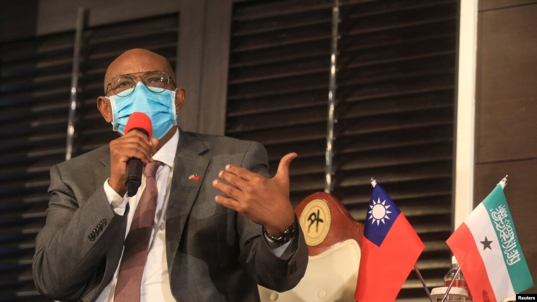 Menteri Luar Negeri Somaliland Essa Kayd Mohamoud berbicara dalam konferensi pers di Taipei, Taiwan, 11 Februari 2022. (REUTERS/I-Hwa Cheng)