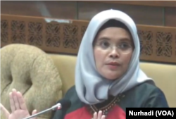 Lolly Suhenty, calon anggota Bawaslu RI yang dipilih DPR, yang kini menjabat di Bawaslu Jawa Barat. (Foto: VOA/Nurhadi)