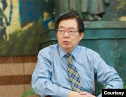 位于台北的政治大学国关中心兼任研究员严震生