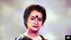 En Chennai, India, un grupo de estudiantes forman una paloma de la paz para conmemorar el 68&ordm; aniversario de las bombas atómicas contra las ciudades japonesas de Hiroshima y Nagasaki. 