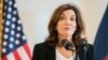 រូបឯកសារ៖ អ្នកស្រី Kathy Hochul ថ្លែង​ទៅ​កាន់​អ្នក​យក​ព័ត៌មាន ក្នុង​អំឡុងពេល​នៃ​សន្និសីទ​សារព័ត៌មាន​មួយ​នៅ​សាលា Louis Armstrong ក្នុង​រដ្ឋ​ញូវយ៉ក សហរដ្ឋ​អាមេរិក ថ្ងៃទី១៨ ខែសីហា ឆ្នាំ២០២១។ 