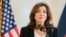 រូបឯកសារ៖ អ្នកស្រី Kathy Hochul ថ្លែង​ទៅ​កាន់​អ្នក​យក​ព័ត៌មាន ក្នុង​អំឡុងពេល​នៃ​សន្និសីទ​សារព័ត៌មាន​មួយ​នៅ​សាលា Louis Armstrong ក្នុង​រដ្ឋ​ញូវយ៉ក សហរដ្ឋ​អាមេរិក ថ្ងៃទី១៨ ខែសីហា ឆ្នាំ២០២១។ 