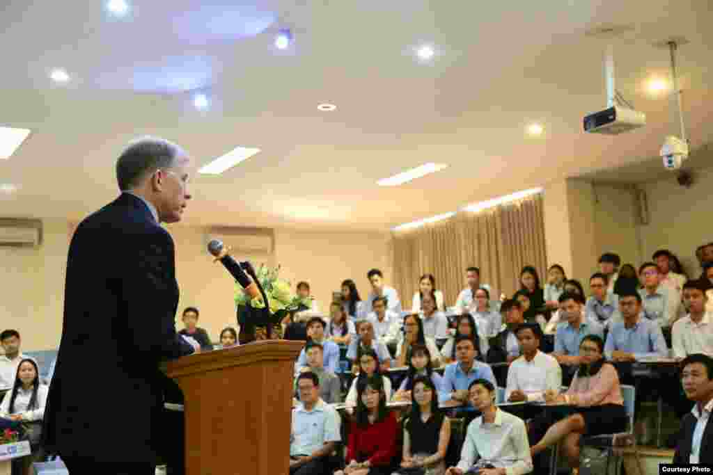 U.S. Ambassador W. Patrick Murphy speaks about U.S.-ASEAN relations to more than 100 students at the Institute of Foreign Languages of Royal University of Phnom Penh, in Cambodia, February 20, 2020. (Photo courtesy of U.S. Embassy in Cambodia)