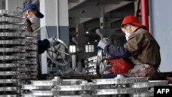 This file photo taken on January 14, 2018 shows Chinese employees working on bicycle parts at a factory in Jinhua in China's eastern Zhejiang province. A growing number of Chinese companies are evading American tariffs by shifting production to Vietnam, Serbia and Mexico. (AFP PHOTO)