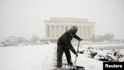 Dîmeneke ji berfa roja Duşemê ya li Washington DC, Amerîka 3 Rêbendan, 2022
