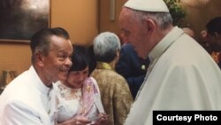 Sovan Tun, head of the Cambodian Buddhist Society of Wat Buddhikaram Temple, Maryland, greets Pope Francis at the Vatican in Rome. (Photo courtesy of Vatican)