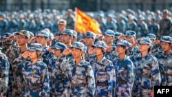 Учні середньої школи під час військових навчань, китайська провінція Хенань, 28 серпня 2023 р. Фото AFP/CHINA OUT