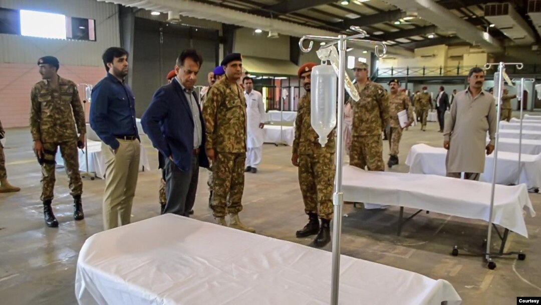 د جمعې په ماښام په اسلام اباد کې د خزانې سلاکار او د پوځ ویاند ترڅنګ خبري غونډی ته عمران خان وویل چې د کرونا په اړه به د اولس نه څه خبره هم نه پټوي او د ټول تازه حال نه به یې په وخت خبروي