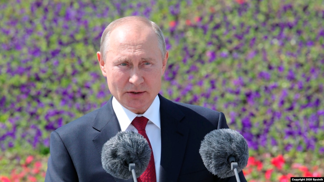 Presiden Rusia Vladimir Putin dalam perayaan Hari Rusia di Moskow, Russia, 12 June 2020.