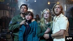 Kajl Čendler, Džoel Kortni, El Fening i Ron Elard glume glavne uloge u filmu Super 8.