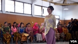 Mary Jane Fiesta Veloso, terpidana mati kasus narkoba di lapas kelas IIA Wirogunan Yogyakarta menjadi Juara II Lomba Peragaan Busana memperingati Hari Kartini di Lapas Kelas IIA Wirogunan Yogyakarta. Ibunya meminta Presiden Jokowi membebaskan putrinya. (Foto: VOA)