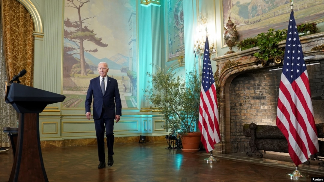 Президент США Джо Байден проводит пресс-конференцию после встречи с председателем КНР Си Цзиньпином и перед началом саммита АТЭС в Вудсайде. 15 ноября 2023г..