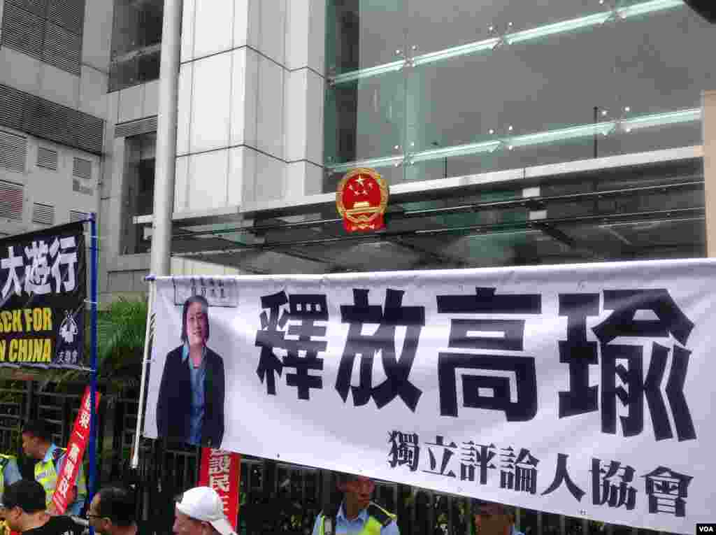 香港市民参加支联会举办的六四爱国民主大游行（美国之音海彦拍摄 ）