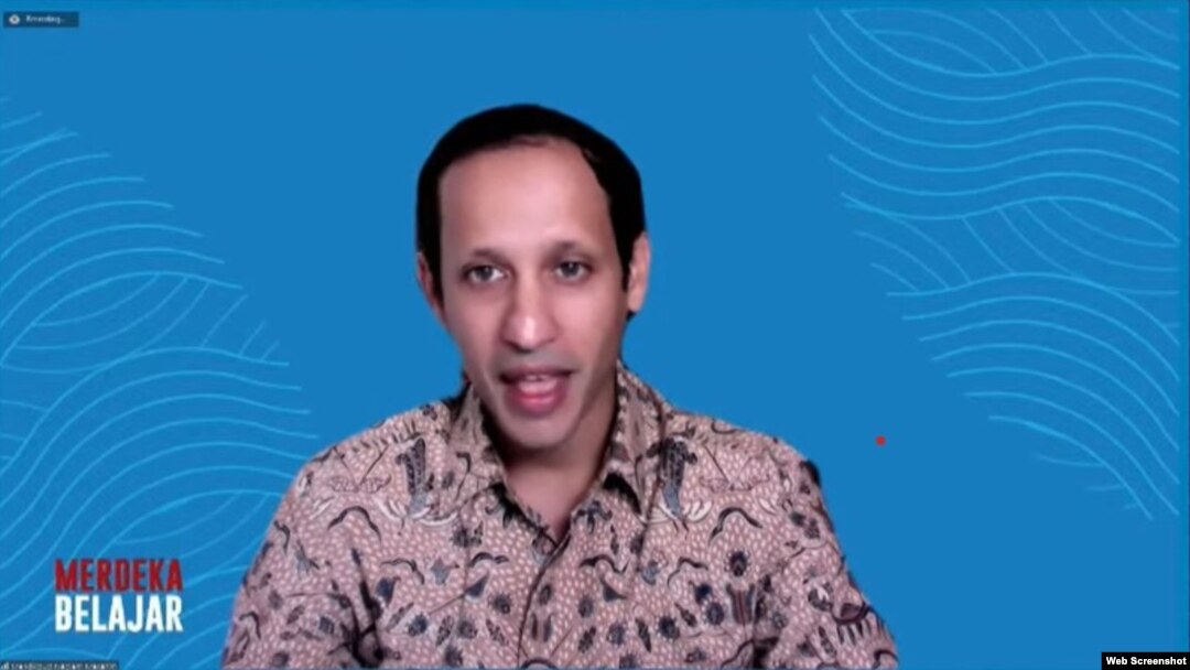 Mendikbudristek Nadiem Makarim akan berdialog dengan sejumlah organisasi untuk menyerap aspirasi terkait Permendikbud 30. (VOA/screenshot) 