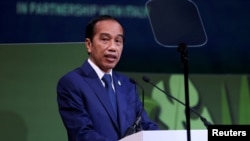 FILE PHOTO: Indonesian President Joko Widodo is president of this year’s Group of 20 (G-20) economic forum.  Ukrainian President Volodymyr Zelenskyy tweeted that Widodo had invited him to the G-20 summit in Bali in November.