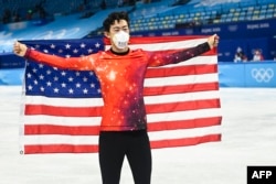 美国滑冰运动员陈巍（Nathan Chen）获北京冬奥会男单花样滑冰金牌。（2022年2月10日）