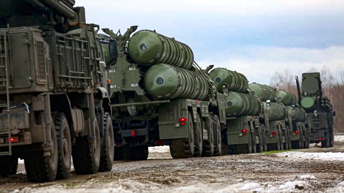 Rusia inicia ejercicios militares en Bielorrusia, atraca sus barcos en  Crimea