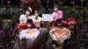 Puluhan Pasangan Thailand Menikah di Atas Gajah di Hari Kasih Sayang