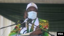 FILE: Zimbabwe President Emmerson Mnangagwa addressing thousands of members of the country’s ruling ZANU-PF party in Epworth about 40 minutes south east of Harare on February 12, 2022. (Columbus Mavhunga/VOA)