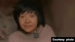 中国徐州丰县被锁链栓住的八孩妈妈