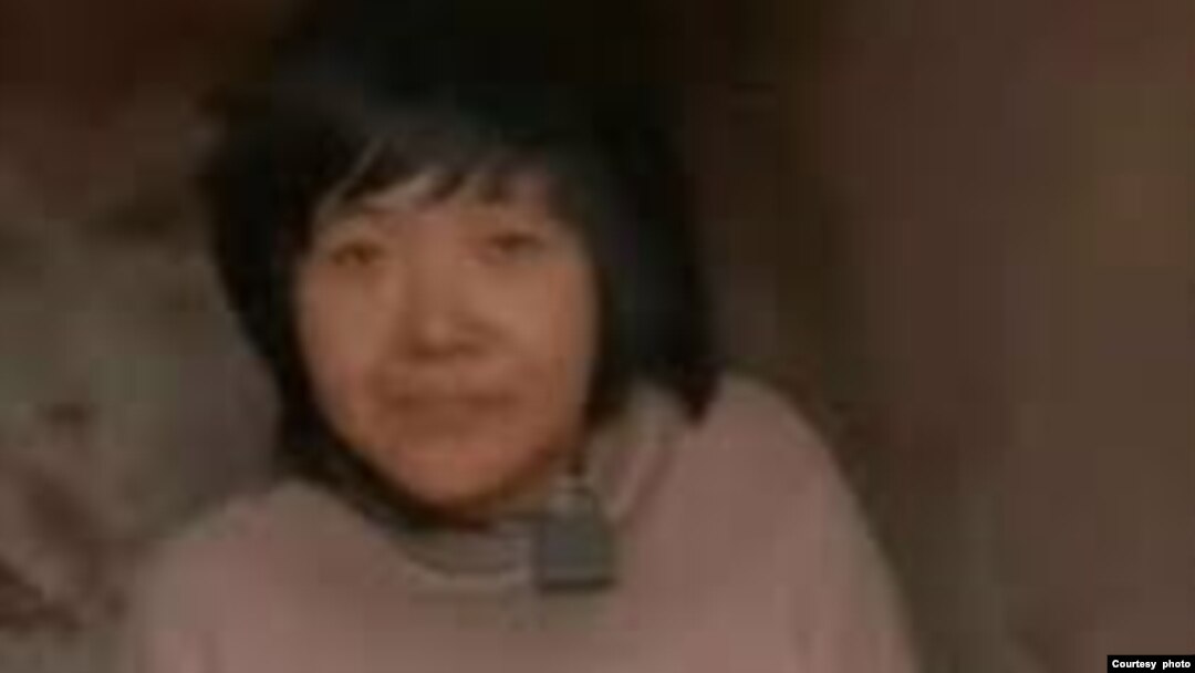 中国徐州丰县被锁链栓住的八孩妈妈