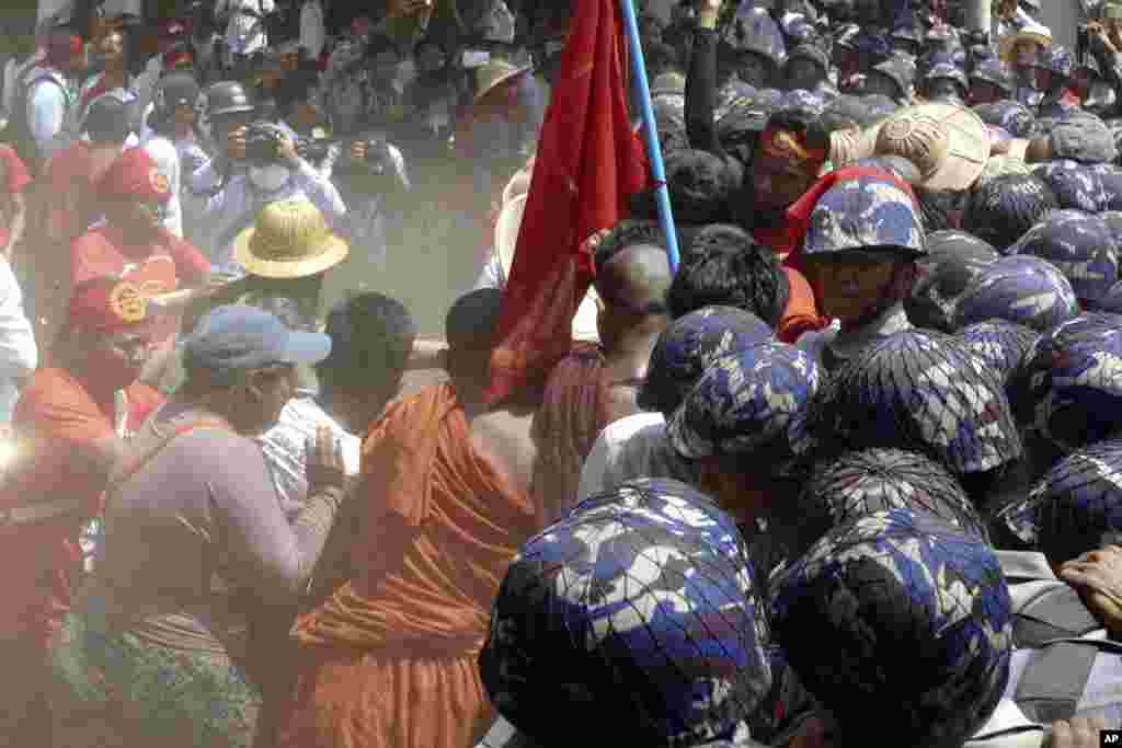 Student protesters who have been staging a sit-in since March 3 try to push through a police blockade in Letpadan, Myanmar, March 10, 2015.