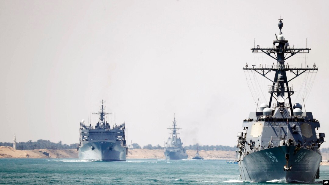 2019 年5月，美國核動力航空母艦“林肯號”航母打擊群穿越蘇伊士運河。