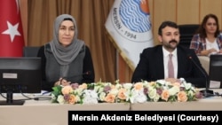 Mersin’de Cuma günü gözaltına alınan Akdeniz Belediyesi’nin DEM Partili Eş Başkanları Nuriye Arslan ve Hoşyar Sarıyıldız ile birlikte yine gözaltındaki meclis üyelerinin üçü tutuklandı.