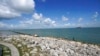 ARCHIVO - La gente pesca en la bahía de Galveston el viernes 4 de septiembre de 2020 en Galveston, Texas.