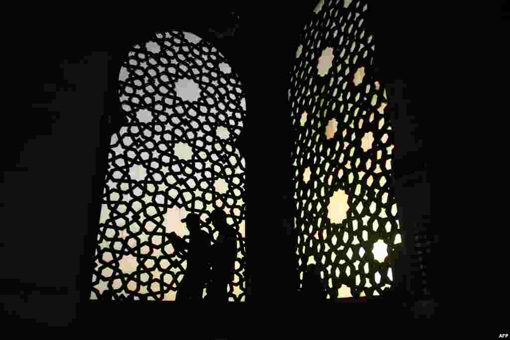 Palestinians read the Quran at al-Khaldi mosque before breaking the fast during the holy month of Ramadan in Gaza City, on 30 May 2019.