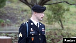 El sargento Bowe Bergdahl será degradado al grado de privado, perderá la mayoría o todos sus beneficios como veterano y deberá pagar una multa de $10.000, dictaminó un juez militar.