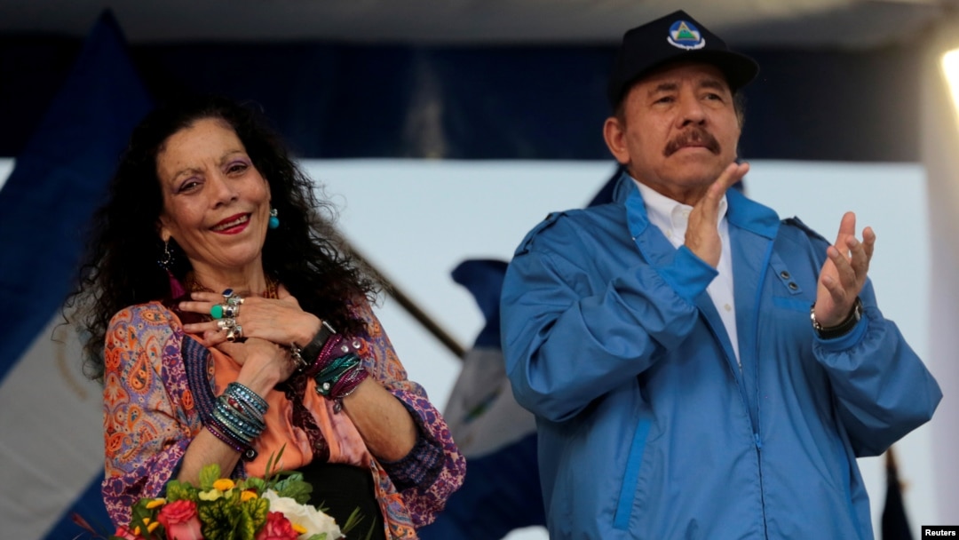 Estados Unidos y Canadá ya impusieron sanciones individuales contra 11 funcionarios del gobierno del presidente Daniel Ortega entre ellos la vicepresidenta, Rosario Murillo (I).