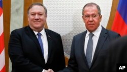 Menlu AS Mike Pompeo (kiri) bersama Menlu Rusia Sergei Lavrov di Sochi, Rusia, 14 Mei 2019. 