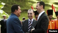 El presidente de Venezuela, Hugo Chávez, y su homólogo sirio, Bashar al-Assad, se han reunido en numerosas ocasiones en los últimos años. Venezuela ha sido un relevante aliado para el país árabe en sus últimos movimientos. 