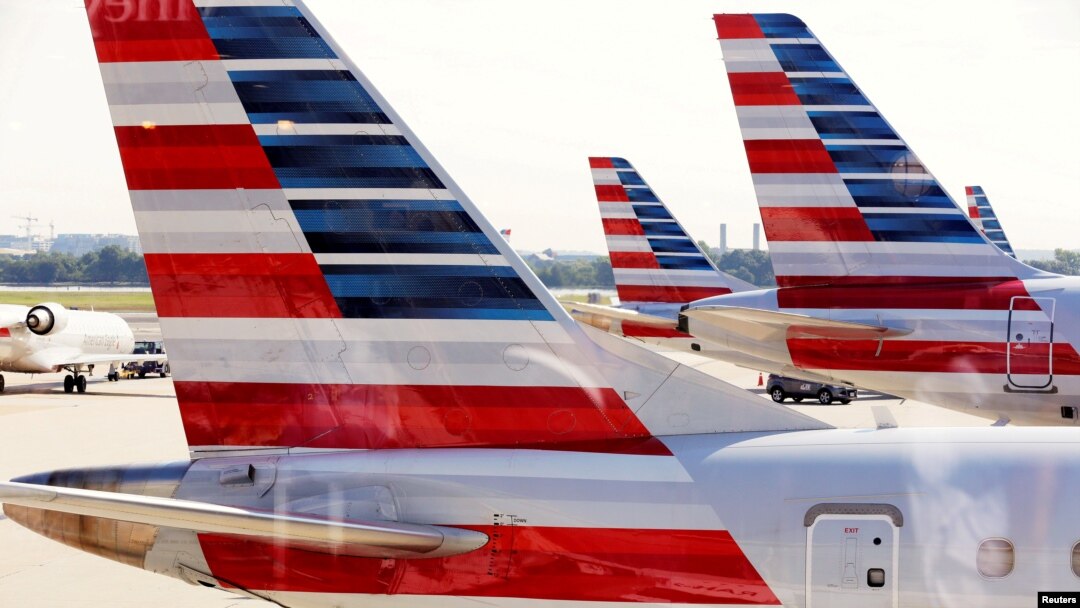 Archivo - El precio promedio de los viajes aéreos dentro de Estados Unidos alcanzó su nivel más bajo desde 1995.