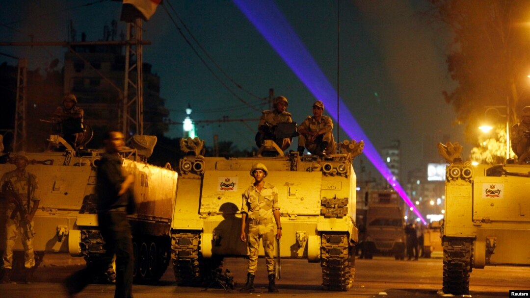 Egyptian Army soldiers stand guard on a road near the presidential palace as supporters of deposed president Mohamed Morsi approach, in Cairo, July 19, 2013.